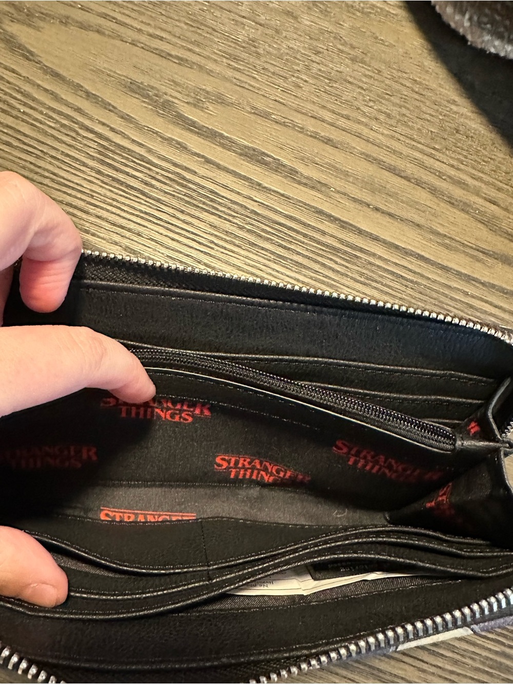 Stranger Things Wallet - Picture 8 of 10